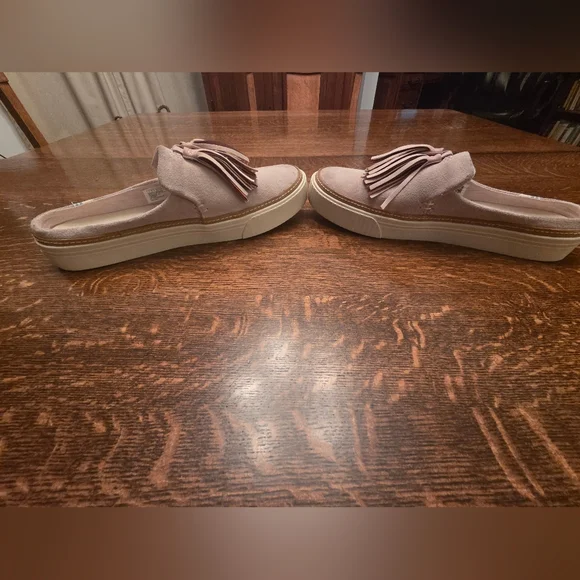 TOMS Sunrise Blush Suede Tassel Slip On Mule Sneakers (7) - Picture 8 of 16